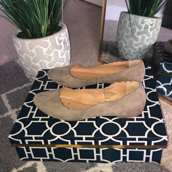 Nine West Tan flats - Picture 3 of 6